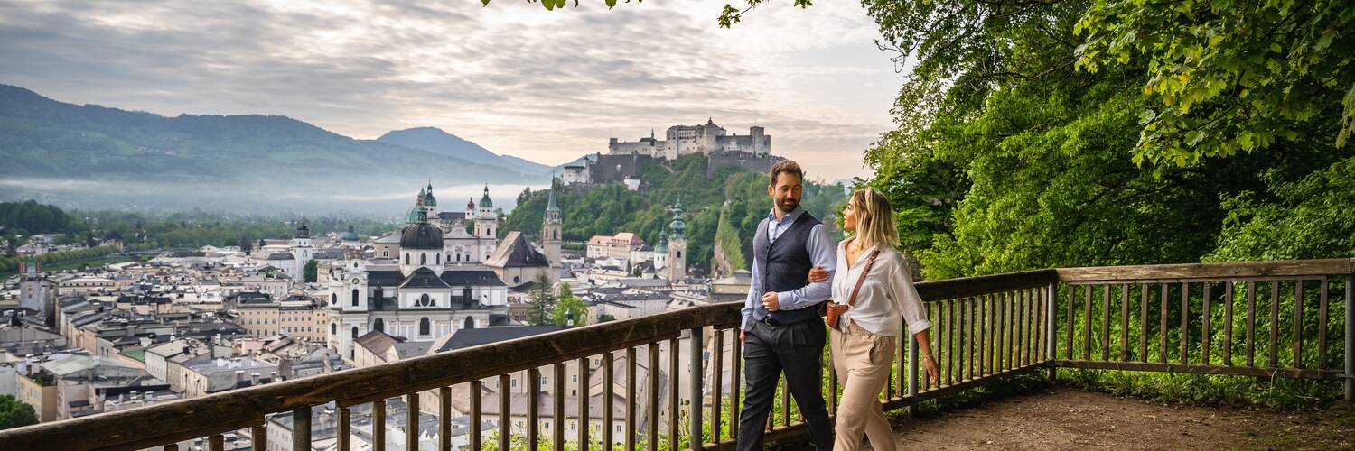 Couple at Mönchsberg in Salzburg | © TSG Tourismus Salzburg GmbH