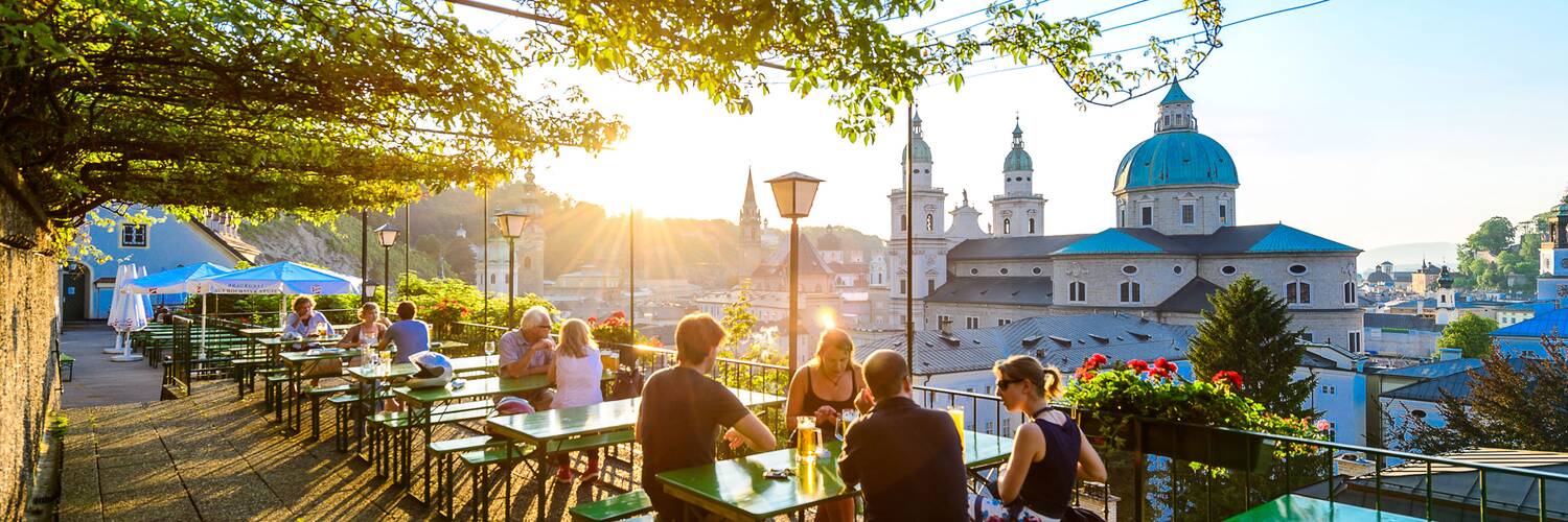 Terrasse vom Stieglkeller mit Blick auf die Altstadt | © Tourismus Salzburg / Günter Breitegger