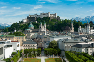 Mirabellgarten mit Blick über den Mönchsberg | © Tourismus Salzburg GmbH