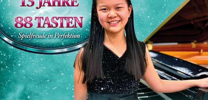A young girl stands next to a piano and smiles. In the background, the words "13 years, 88 keys" can be seen. | © Henle