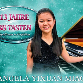 A young girl stands next to a piano and smiles. In the background, the words "13 years, 88 keys" can be seen. | © Henle