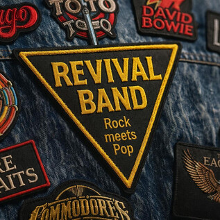 A denim jacket with various patches from well-known rock and pop bands. The central patch features the inscription "REVIVAL BAND - Rock meets Pop". | © Rockhouse Salzburg