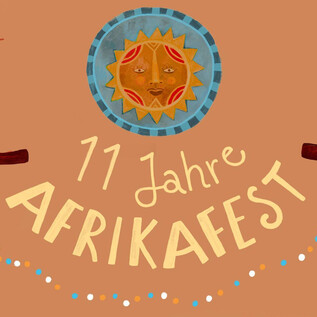 Eine farbenfrohe Illustration, die das Thema „Afrikafest“ darstellt. Es zeigt Menschen mit erhobenen Armen und ein sonniges Gesicht in der Mitte. | © ARGEkultur