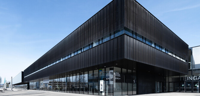 A colorful graphic for the Career Information Fair featuring an astronaut and a rocket. The text invites participation and highlights the event dates: November 20 to 23, 2025. | © Messezentrum Salzburg/Sarah Fellner