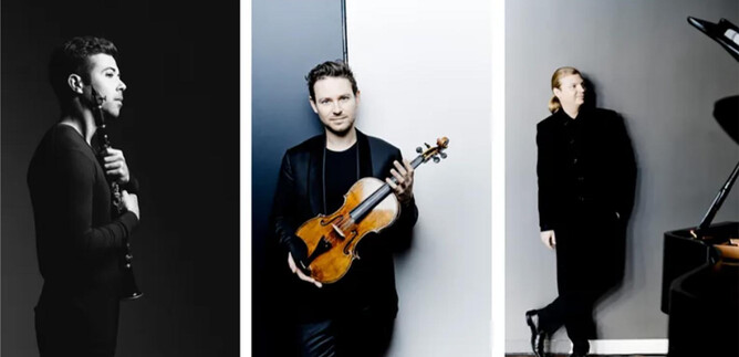 Three musicians stand in stylish surroundings. Each holds an instrument and displays expression and concentration. | © recreation Event GmbH