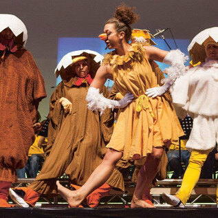 Pictures at an Exhibition | © Erika Mayer