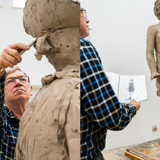 An artist shapes a sculpture from clay and focuses on the details. Next to him lies a sketch for inspiration. | © Stephan Balkenhol/Bildrecht, Wien 2026/Noah Kronreif