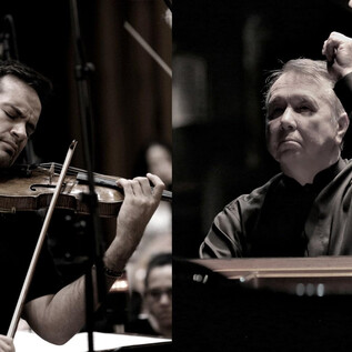 A talented pianist sits at an open grand piano in a concert hall. Her gaze is focused and she radiates enthusiasm for the music. | © recreation Event GmbH