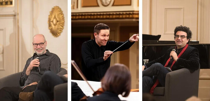 Three men are sitting on a sofa in an elegant room. One of them is conducting with a baton, while the others listen attentively. | © ISM
