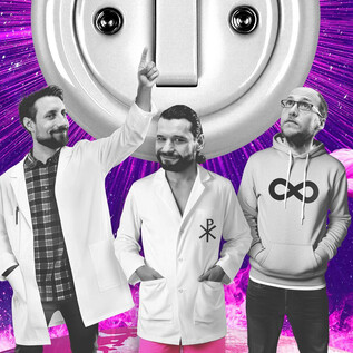 Three men stand in front of a large power outlet, surrounded by a colorful, galactic background. They are wearing different clothes and looking at the camera. | © Science Busters