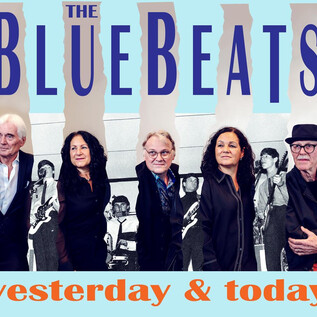 A group of five people stands in front of a background with the text "THE BLUEBEATS". The text on the left side mentions "BLUE MONDAY" and "yesterday & today". | © Rockhouse Salzburg