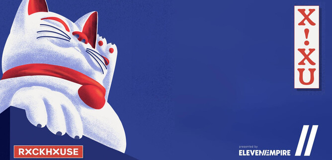 A stylized lucky cat (Maneki-neko) on a blue background. The cat raises one paw and wears a red collar. | © Rockhouse Salzburg